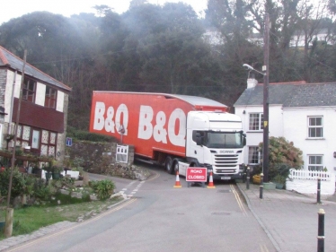 B&Q Lorry stuck on Pentewan Hill
